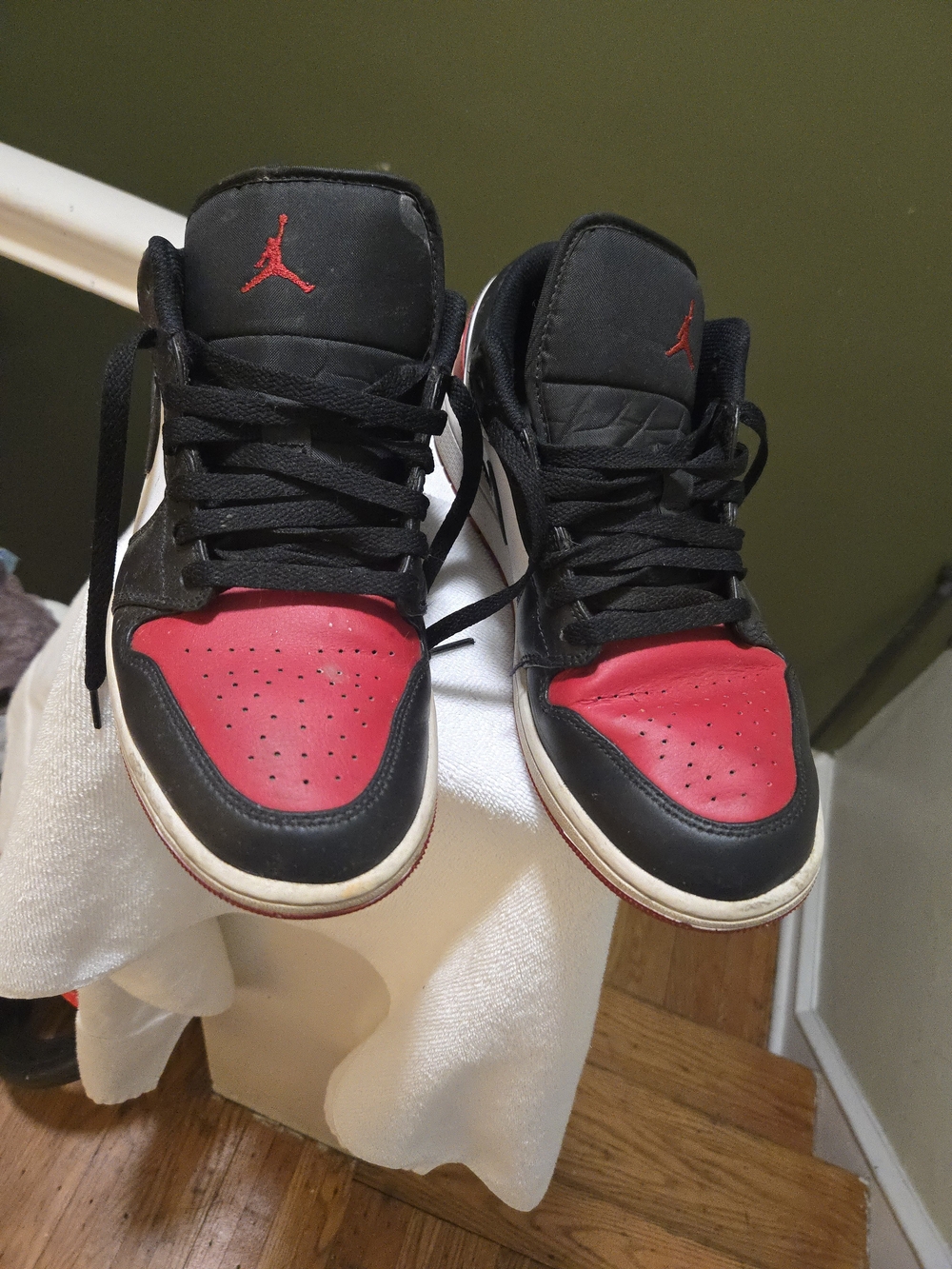 Mens Black and Red Basketball Sneakers - Jordan Style